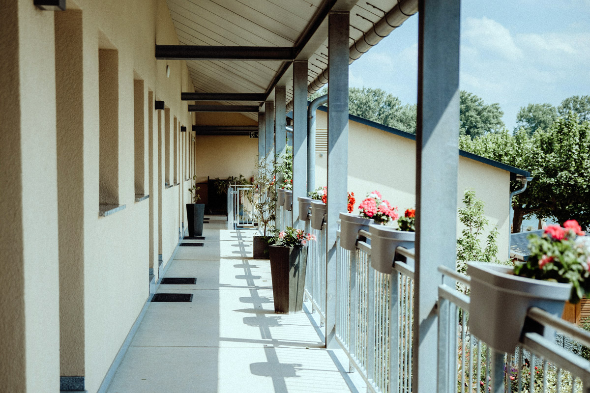 Zugang zu den Zimmern im OG