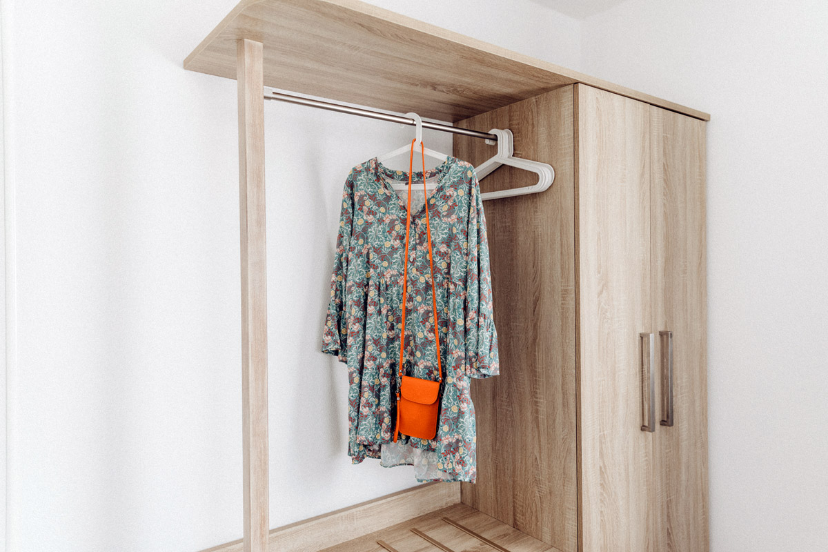Schrank mit Gardarobe