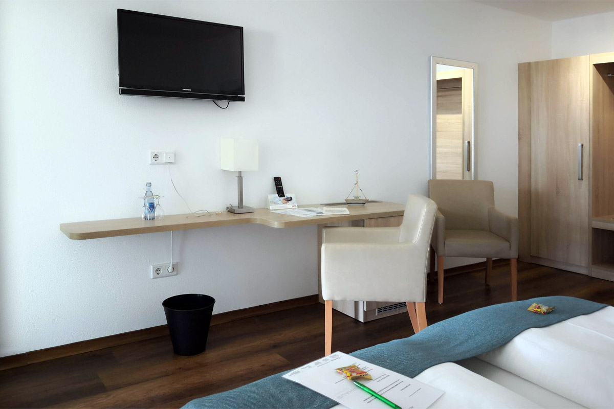 Schreibtisch im Doppel- und Twinbettzimmer